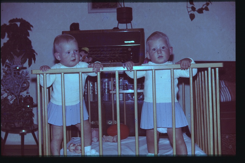 03.Regensburg jun 1964 Brigitte,Marion.JPG